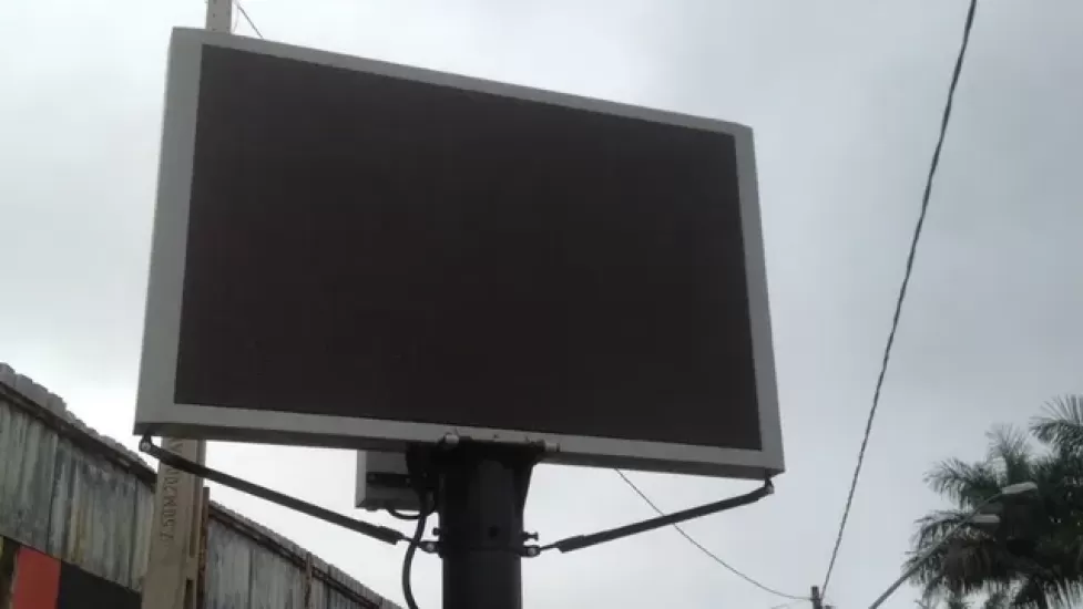 Pain&eacute;is de LED para An&uacute;ncio de Cursos e Capacita&ccedil;&otilde;es em Nova Igua&ccedil;u